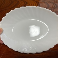 【お渡し予定の方が決まりました】ヤマザキ　白いお皿2枚セット《未使用》楕円形　サラダ、パスタ、カレーに！の画像