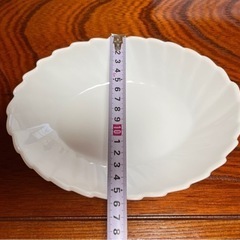 【お渡し予定の方が決まりました】ヤマザキ　白いお皿2枚セット《未使用》楕円形　サラダ、パスタ、カレーに！の画像