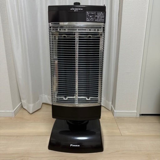 ダイキン　遠赤外線暖房機　セラムヒート