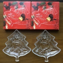 クリスマスシーズン到来 (ガラス皿　ツリー型)