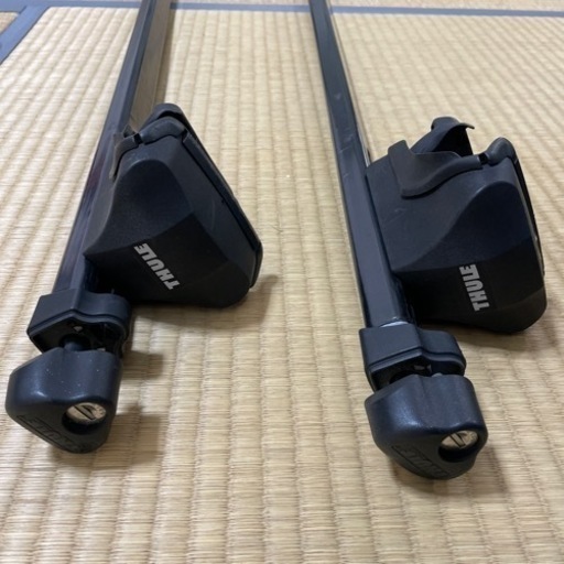 【受付終了】スクエアバーth761とフットth755　スーリー　thule 　ルーフバー　ベースキャリア