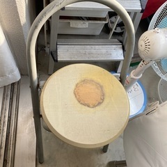 無料でお渡し、椅子と脚立のセット(個別は不可)の画像