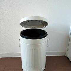 NITORIペダル付きゴミ箱　の画像