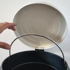 NITORIペダル付きゴミ箱　の画像