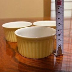 【お渡し予定の方が決まりました】黄色いココット3個セット　美品の画像