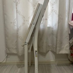 折りたたみ椅子の画像