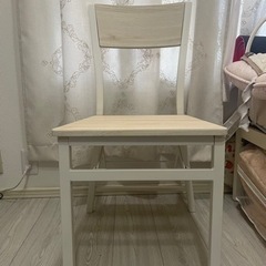 折りたたみ椅子の画像