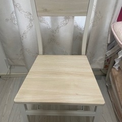 折りたたみ椅子の画像