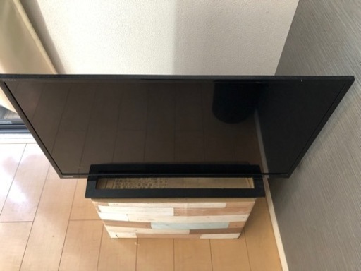 液晶テレビ　TOSHIBA REGZA(32インチ(横70cm縦40cm))