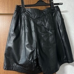 レザーキュロットの画像
