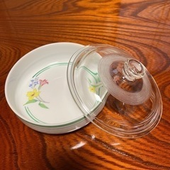 【お渡し予定の方が決まりました】ガラスの蓋付きお皿　《未使用》