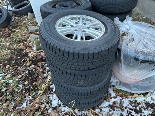 215/70R15  ダンロップスタッドレス　6H