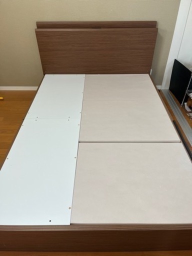 ダブルベッド美品(コンセント付、収納有)