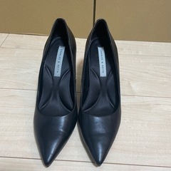 【美品】チャールズ&キース　ポインテッドトゥ スティレットパンプスの画像