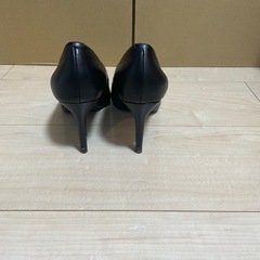 【美品】チャールズ&キース　ポインテッドトゥ スティレットパンプスの画像