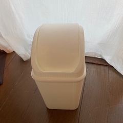 ゴミ箱　小の画像
