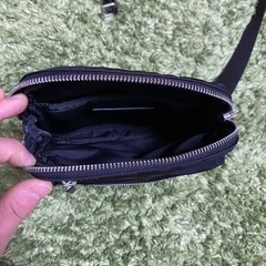 フランス発のブランド【AMI PARIS】のショルダーバックです！の画像