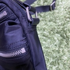 フランス発のブランド【AMI PARIS】のショルダーバックです！の画像