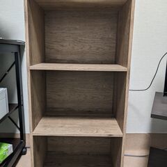 【ほぼ新品です】カラーボックス３段棚（キャスター４個付き）