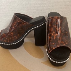 値下げしました【美品】厚底サンダル　の画像
