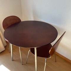 ニトリ 丸型 ダイニングテーブル&チェア 3点セットの画像