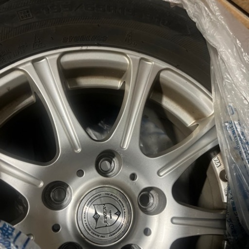 スタッドレス　ホイル付き　4本セット