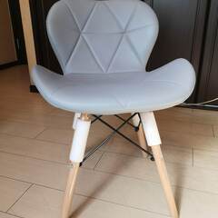 イームズチェア　に、似てます。　の画像
