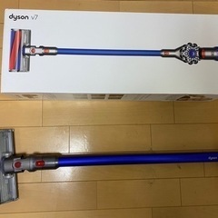 Dyson V7 サイクロン式　コードレス掃除機　箱付きの画像
