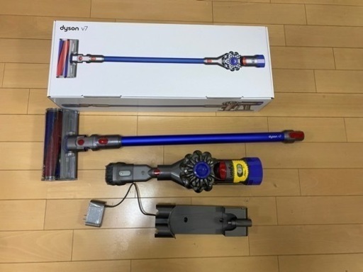 Dyson V7 サイクロン式　コードレス掃除機　箱付き