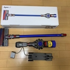 Dyson V7 サイクロン式　コードレス掃除機　箱付きの画像