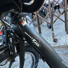 237🌕️２０インチ、前後チャイルドシート、３人乗り、２人乗り、１人乗り電動アシスト自転車  🟣土日もお子様と土足のままご試乗可能。いろいろなタイプのご試乗が可能です。  🔴バッテリーは、新品の９０％以上の性能を保持してコンディション良好です。  🟢１回の充電で３０ｋｍ以上の走行が可能です。山手線を１周するくらいの距離走れます。  🌕️オプション無料。後ろチャイルドシートをかごに変更して１人乗りに変更も可能です。  🟣先着３台のみ、新品バッテリーに９０００円プラスだけで、今だけ、バージョンアの画像