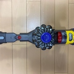 Dyson V7 サイクロン式　コードレス掃除機　箱付きの画像