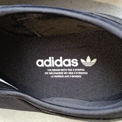 adidas　スニーカー 黒　23cmの画像