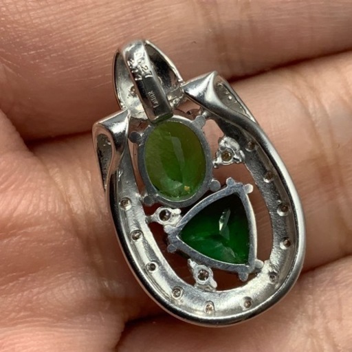 K18WG ホースシュー　グリーントルマリン　ダイヤペンダント　4.1g