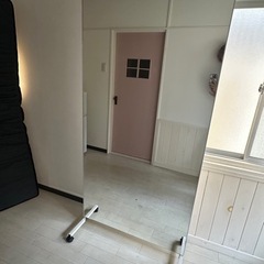 キャスター付きスタンドミラー