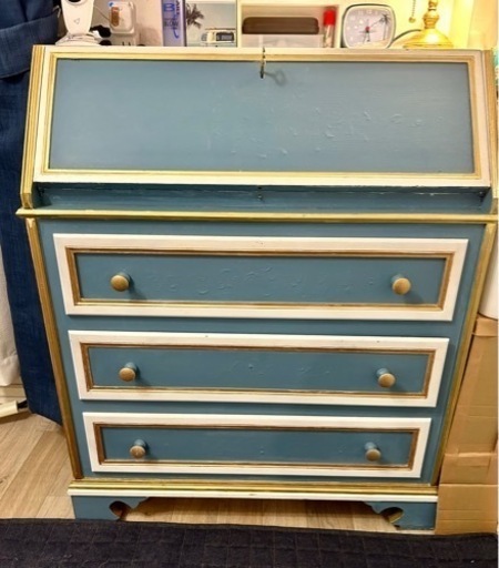 ブルーの可愛い　ライティングビューロー(折りたためる机)