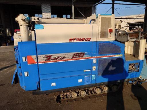 イセキ　コンバイン　３条刈２８馬力