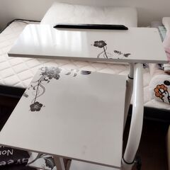 角度がつけられる　机の画像