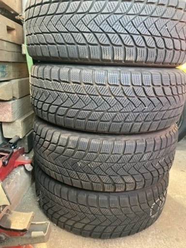 新しいです　スタッドレスタイヤ　16インチ