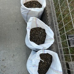 庭石　庭砂利　の画像