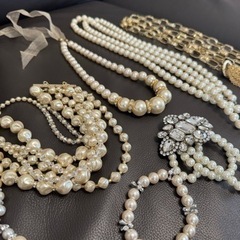 パールのネックレスやブレスレット取り引き中の画像