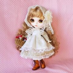 「ブライスサイズのキノコ帽子とエプロンドレス」の画像