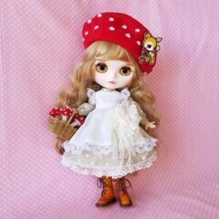 「ブライスサイズのキノコ帽子とエプロンドレス」の画像