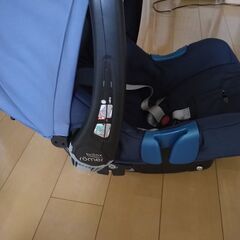 Britax カーシート　ベース付　トラベルシステムの画像