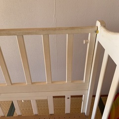 木製ベビーベッド　の画像