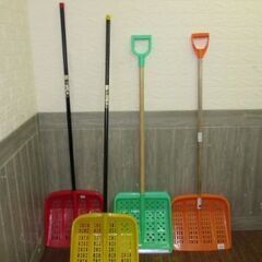 stp-2205　スノースコップ多数　スコップ　穴あきスコップ　ミニスコップ　雪かき　除雪　雪　雪下ろし　ショベル　スノーショベル　雪対策の画像
