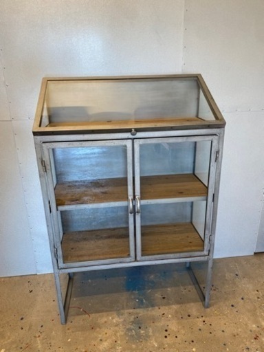 諸富家具　ガラスショーケース