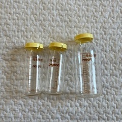 (やり取り中です)母乳実感　ガラス哺乳瓶　200ml×1、100ml×2 +おまけ　新生児用の画像