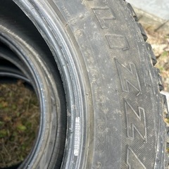 BRIDGESTONE ブリヂストン　BLIZZAK DM-V1  スタッドレス　4本　タイヤのみの画像
