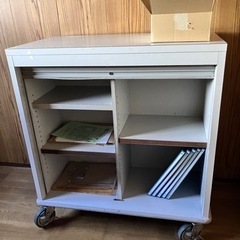オフィス用の鍵付き収納